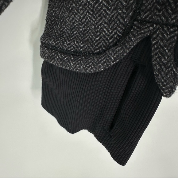Lululemon Base Runner 1/2 Zip Heathered Herringbone
Black Top Jacket Size 10 - Picture 5 of 11